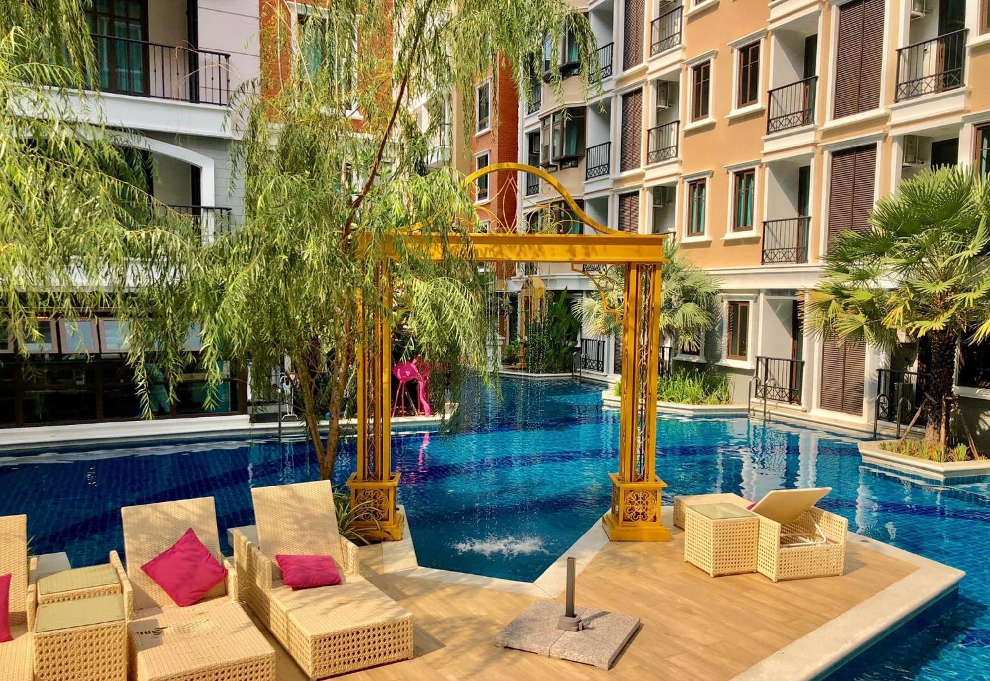 Espana Resort Jomtien Beach Pattaya Bagian luar foto