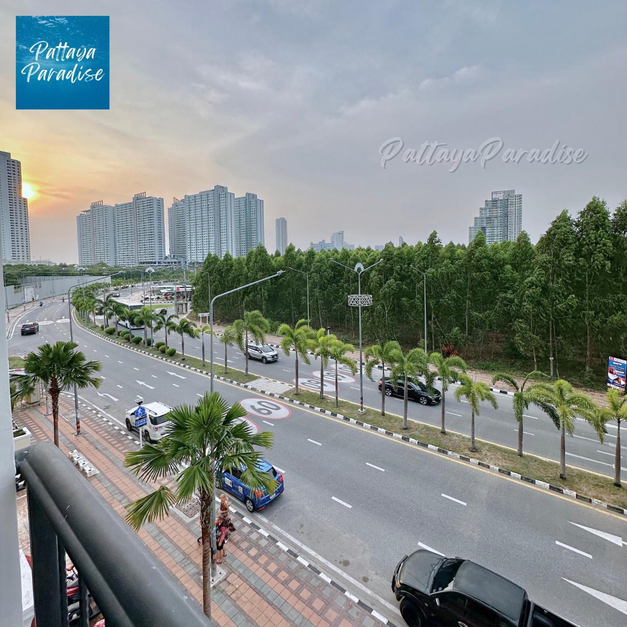 Espana Resort Jomtien Beach Pattaya Bagian luar foto