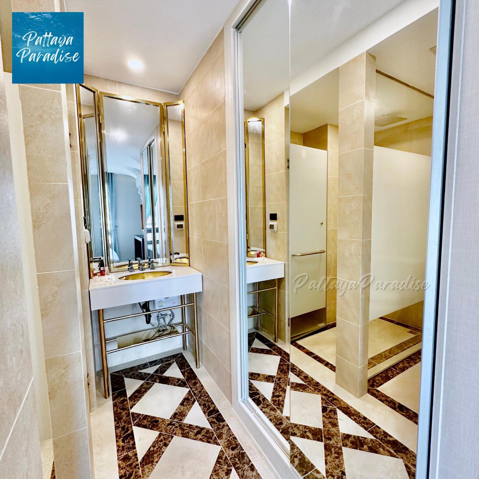 Espana Resort Jomtien Beach Pattaya Bagian luar foto
