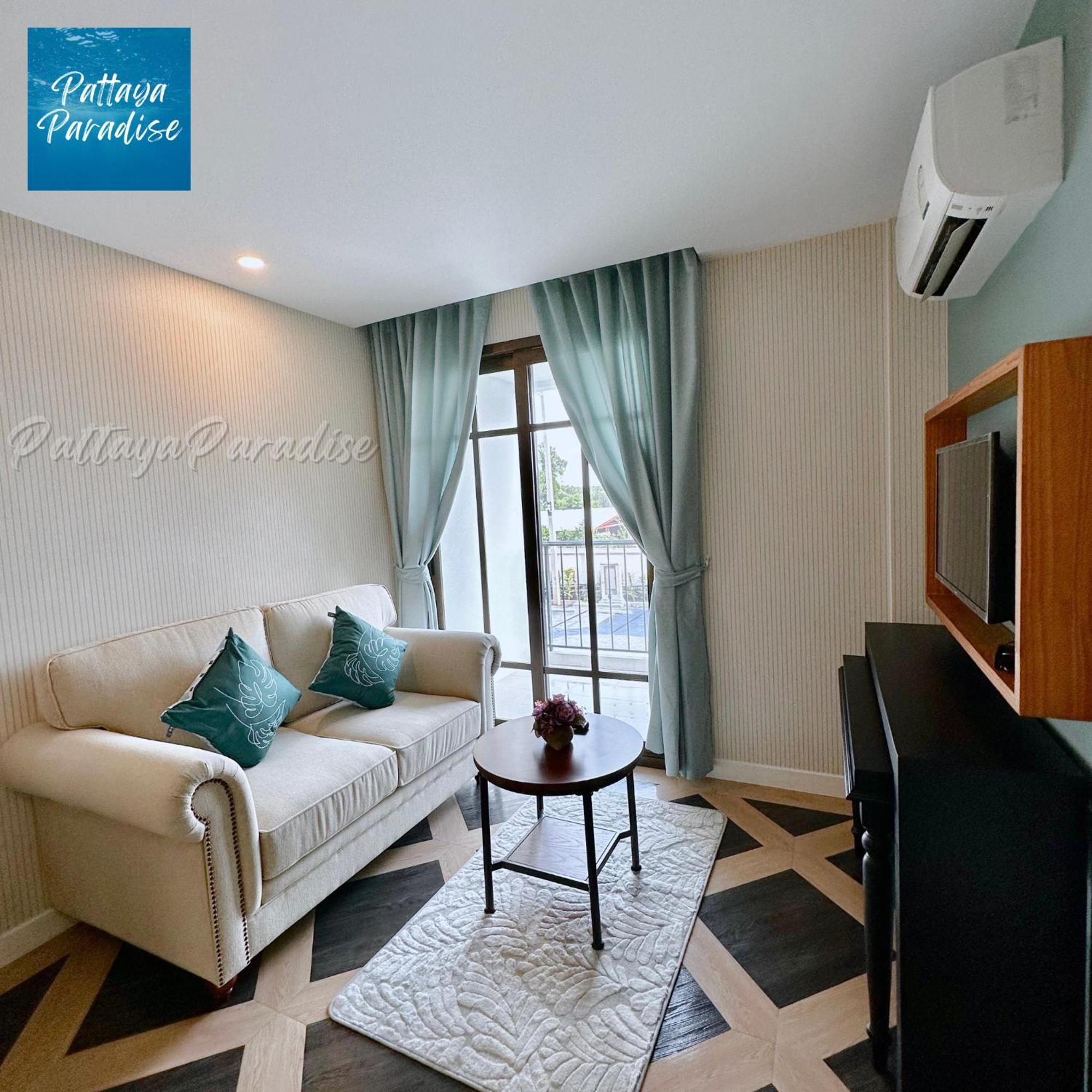 Espana Resort Jomtien Beach Pattaya Bagian luar foto