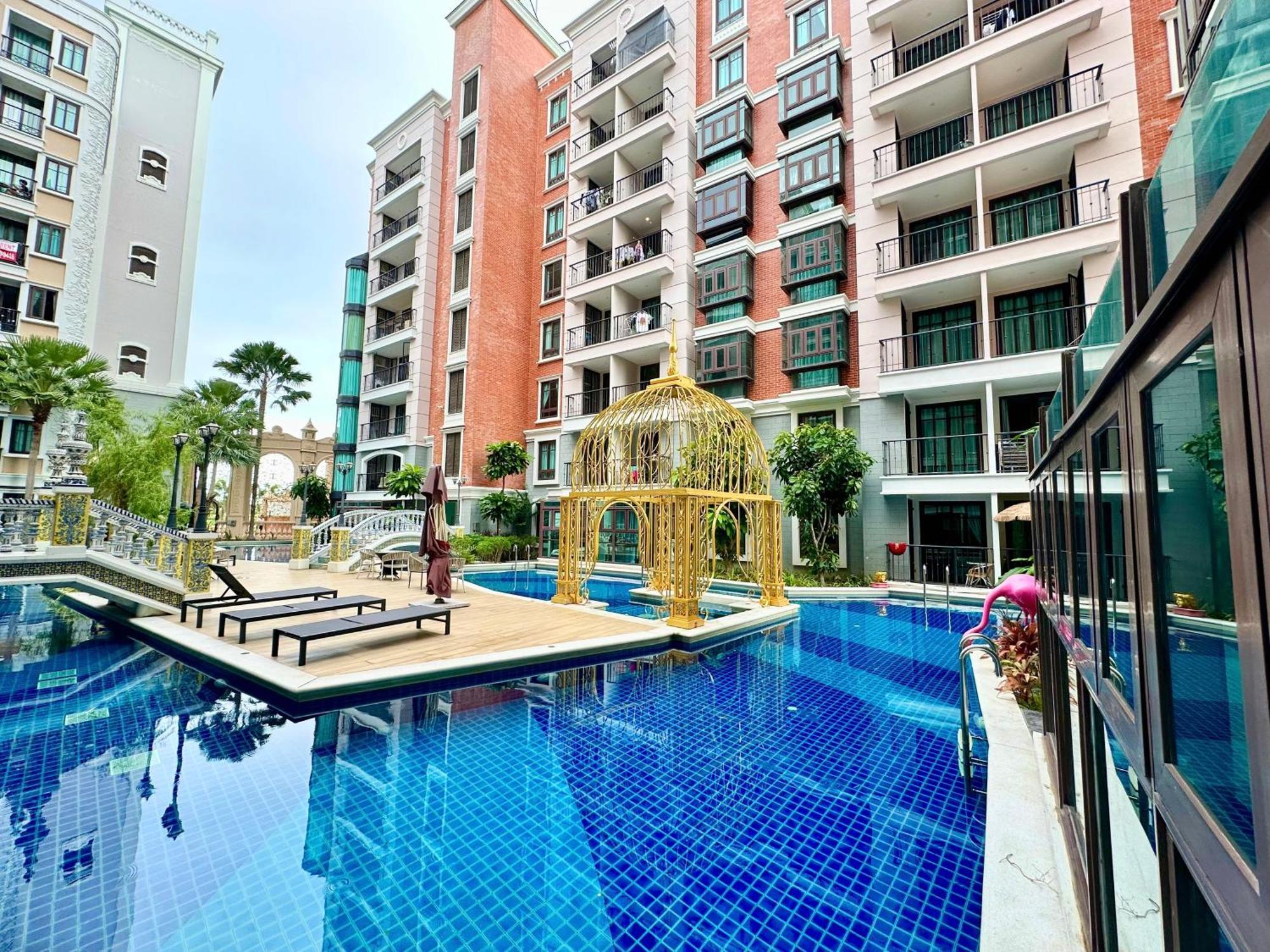 Espana Resort Jomtien Beach Pattaya Bagian luar foto